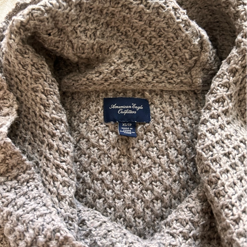 American eagle sweater